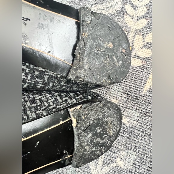 Salvatore Ferragamo Grey Tweed w/ metal Flower Toe Buckle - Picture 11 of 12